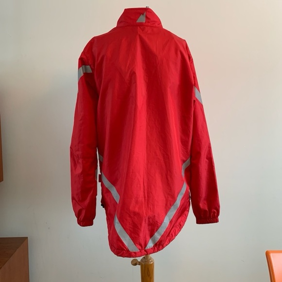 Running Room windbreaker. Size large. Measurements in photos - Picture 2 of 7